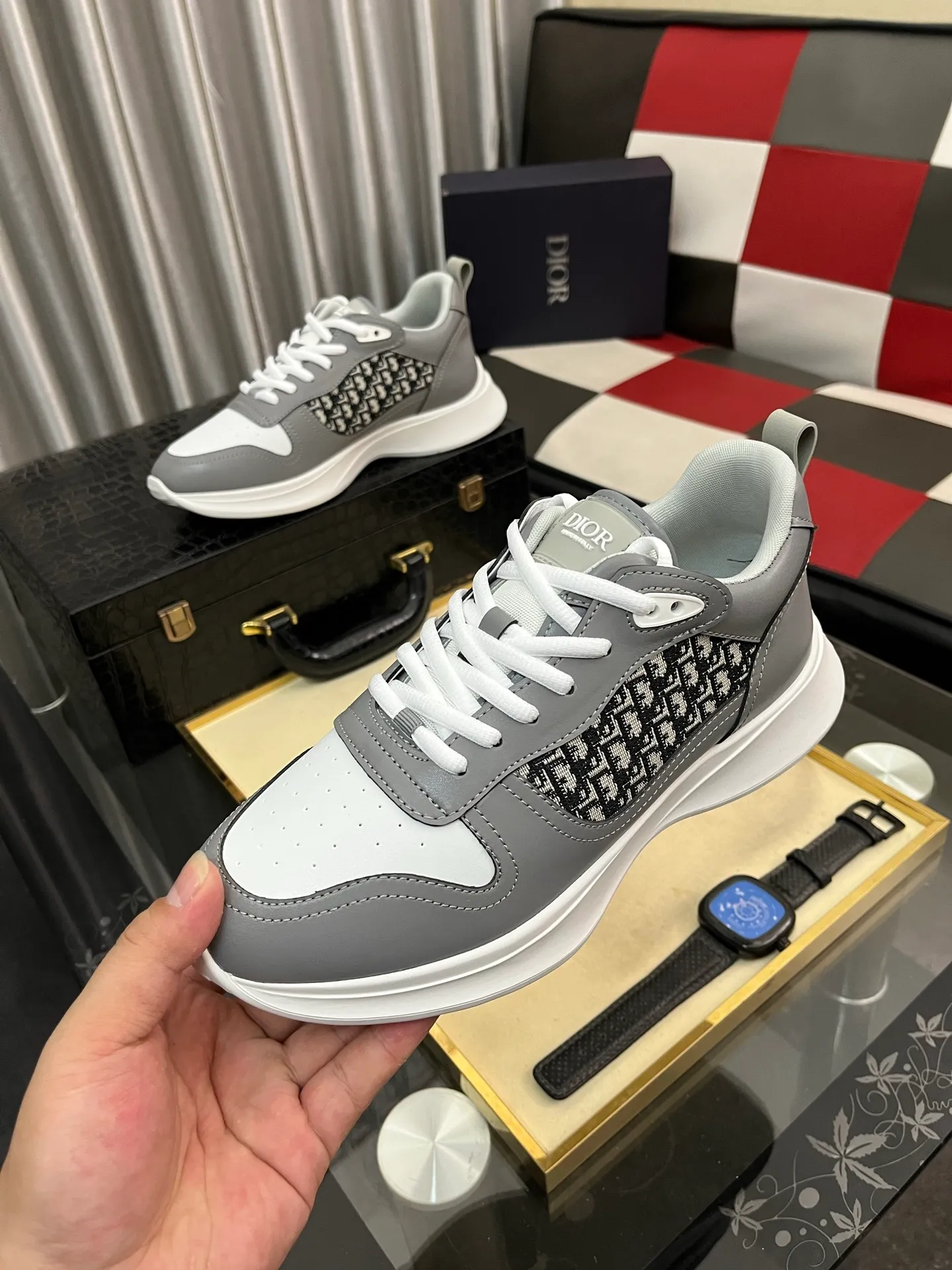 Men's shoes💰: 380⌚️⌚️[Dior] Dior's new men's genuine leather casual shoes, the highest version on the market, any comparison is welcome🆚! The original leather has excellent texture and is super high-end! Fetal sheep net lining imported from Italy, removable pad! Luxurious materials and fine workmanship, highly recommended! Code number: 38-445️⃣Colors available